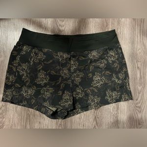 Athleta green 18 North Trekkie Short